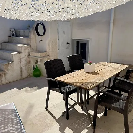 Charming 2 Bedroom In Town! * Остуни