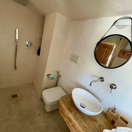 Charming 2 Bedroom In Town! Holiday home