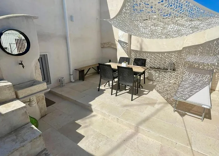 펜션 Charming 2 Bedroom In Town! *